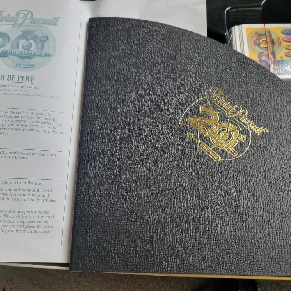 Trivial Pursuit 20th Anniversary Edition - Picture 3 of 3